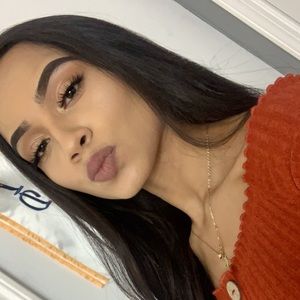 Meet your Posher, Carla vanessa